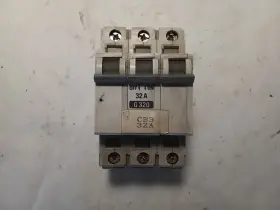 1492cb3g320 Allen-bradley 1492-cb3 G320 Circuit Breaker 32a O7c