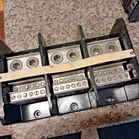1492-pd32127 Allen-bradley 1492pd32127 Ser B Power Distribution Block 760a 600v Free Shippin 1492-pd32127 Allen-bradley 1492pd32127 Ser B Power Distribution Block 760a 600v Free Shippin