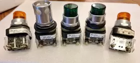 800t-qt24 Allen-bradley 800t-pa16 Lot Of 5 Pushbuttons 1 800t-qa24 3