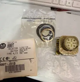 800t-j91b Allen-bradley 800tj91b Selector Switch Missing And Lock Down Caps