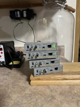 990-01682-10 Allied Telesyn At-mc13 Ethernet Media Converter Lot Of 4 And 2 Power Adapter