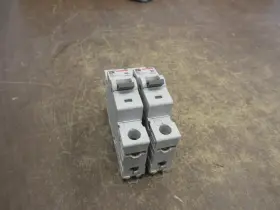 Wms1d03 Cutler-hammer Circuit Breaker 3a 240v 1p Lot Of 2 Used