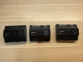 Cpo-pc400 Honeywell Comfortpoint Open Plant Controller/lot Of 3 /jua1307