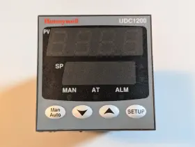 Dc120l-17121000 Honeywell Udc1200 Micro-pro Temperature Controller Dc120l 211001000