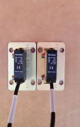 Pz-m61 Keyence Lot Of 2 Photoelectric Sensor