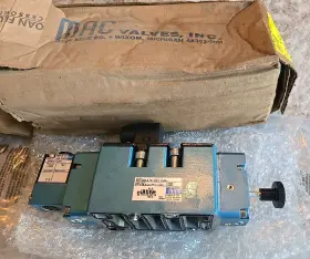 825c-pm-111ca-552 Mac Valves Inc Ppe 111jr Model Mv-a3b-a121 Solenoid Sfa Overide Part # 104070