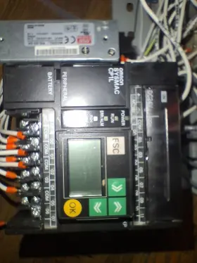 Omron Cp1l-l20dr-d Programmable Controller