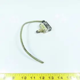 D4e-1a20n Omron D4e1a20n 5a Roller Plunger Limit Switch 125/250vac