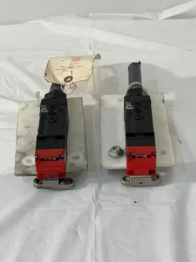 D4sl-n2ffa-dn Omron 2-pcs New Brand Safety Door Switch