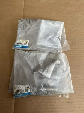 E2a-m12ls04-m1-b1 Omron Lot Of 2 E2am12ls04m1b1 New Proximity Switch Sensor
