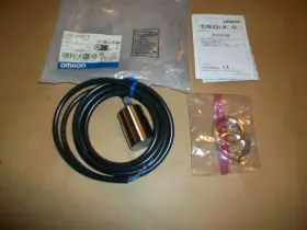 E2e-x10d1-n Omron Proximity Switch 10-30vdc New