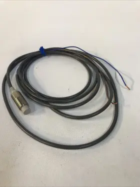 E2e2-x8md1 Omron E2e-x8md1 Proximity Switch Used