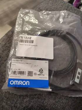 E32-t14 Omron New 1pcs Fiber Optic Sensor