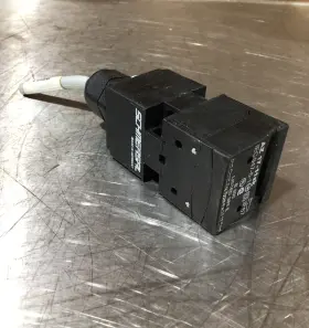 Iec947-5-1 Schmersal 17-11zk Az B300 382e Pm Safety Switch W510.3 X10-s70.2 Used