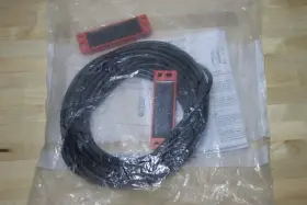 Xcsdmc79010 Schneider Electric Large Magnetic Safety Switch / 10m Cable