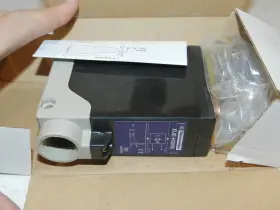 Xue-h3000h7 Schneider Electric New / Xueh3000h7 Photo Sensor Nib