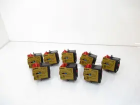Es21-cs0001 Sick E-stop Contact Block Lot Of 8