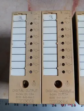 441-8ma11 Siemens Simatic 2 6es5 Output 4 Input Modules #2