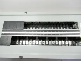 P1e42ml400atst Siemens Panelboard 42 Circuits #3