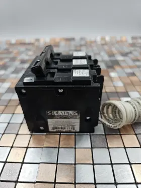Q210000s01 Siemens 100 Amp Double-pole Type Qp Circuit Breaker With 120-volt