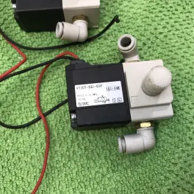 Vt307-5g1-01-f Smc Lot Of 2 Valves Model 24v