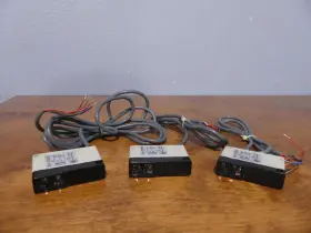 Xuh-f02531 Telemecanique Lot Of 3 120v 48/62 Hz Sensor