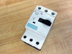 Siemens 3RV1011-1FA10 Circuit Breaker 3RV10111FA10 W/ Aux. Contact. Fixed Price $17.77.