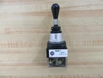 Allen Bradley 800T-T2H3 Toggle Switch 800TT2H3 W/800T-XD2 (2). Fixed Price $182.77.